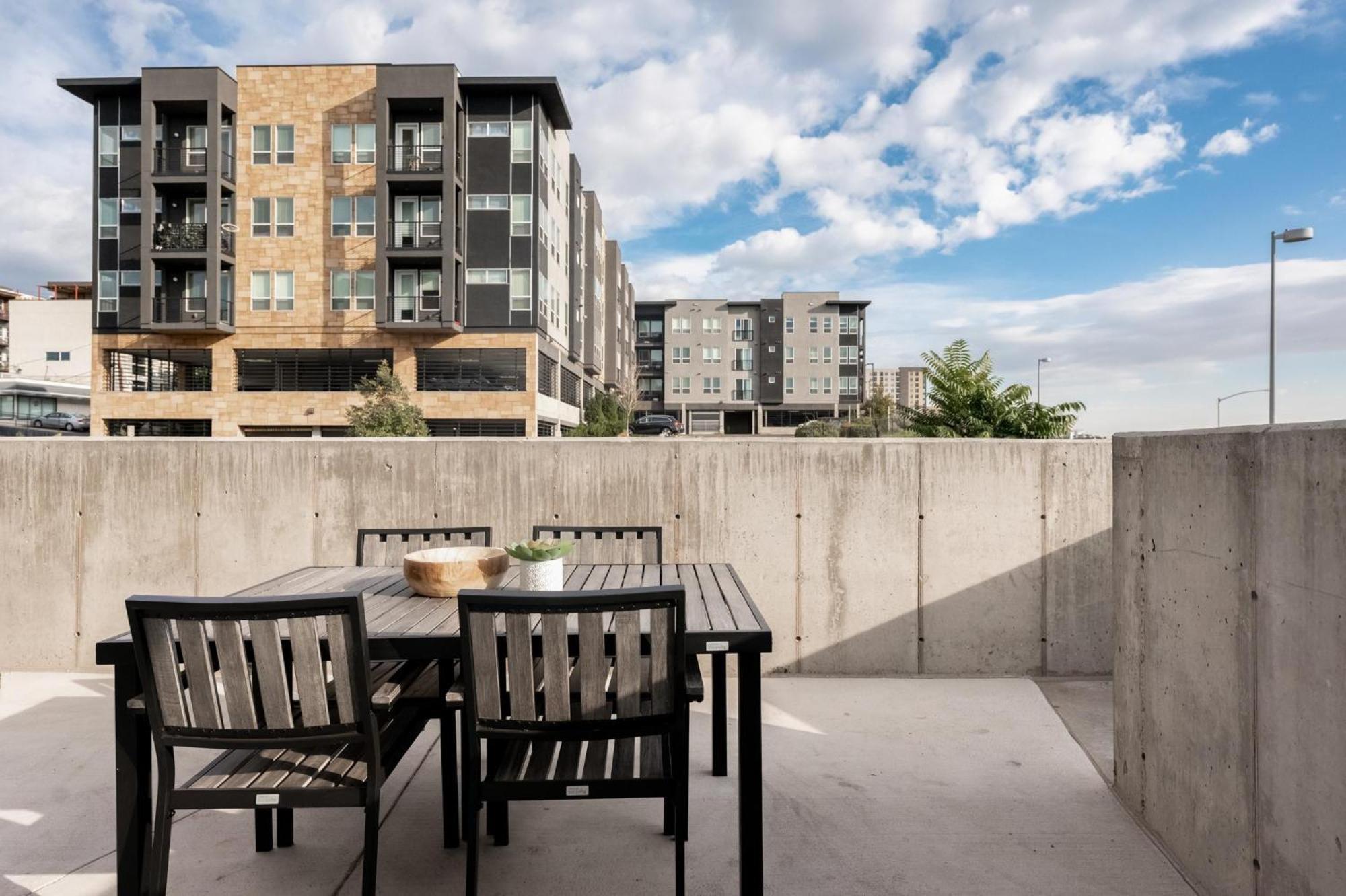 Brand New Condo - Walk To Empower Stadium - Tesoro デンバー エクステリア 写真