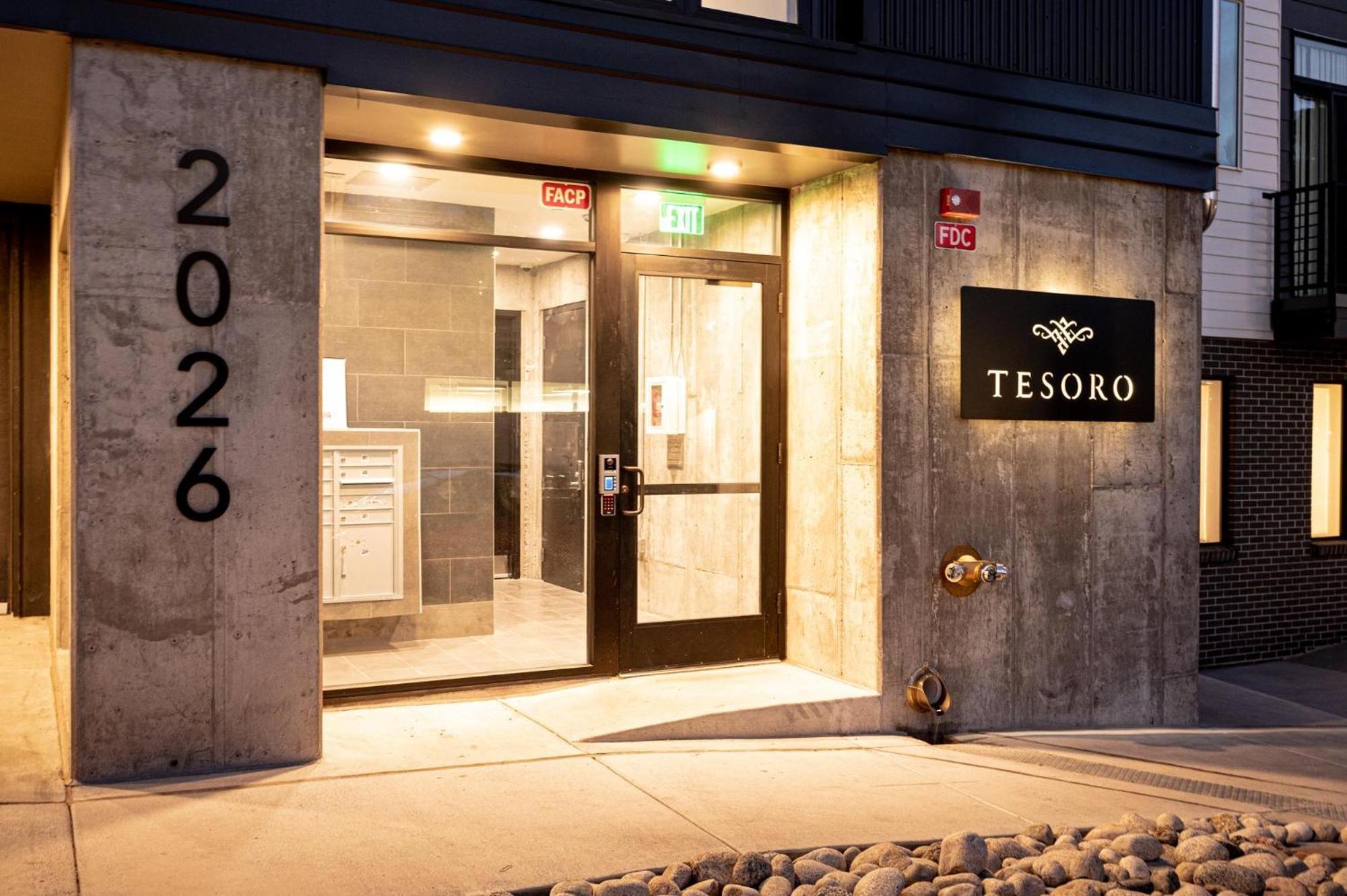 Brand New Condo - Walk To Empower Stadium - Tesoro デンバー エクステリア 写真